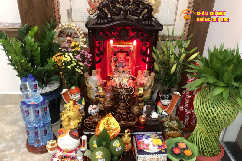 Sắp xếp bàn thờ Thần Tài chuẩn phong thủy để tăng tài vận